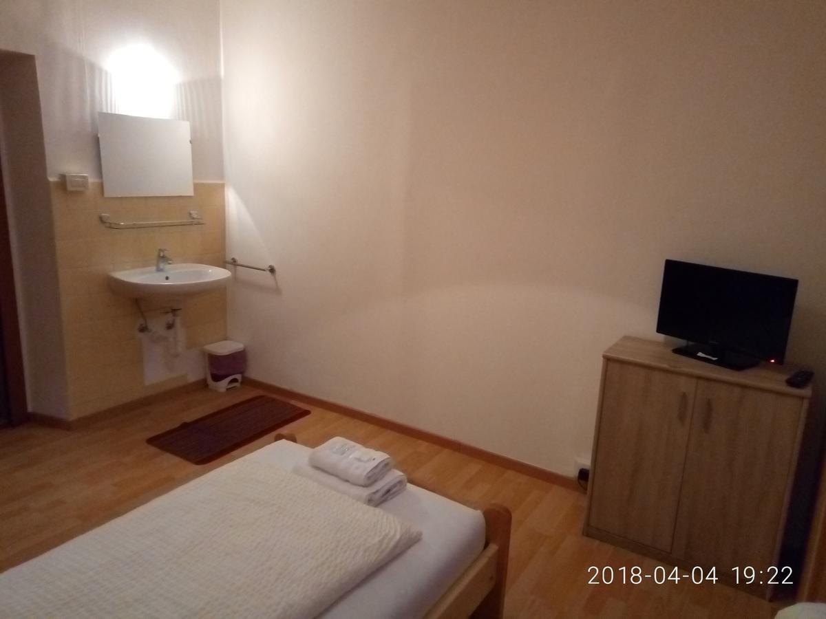 Gasthof Mondschein Hotel Merano Bagian luar foto